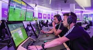 巴萨在几场胜仗加持下继续领跑西甲积分榜，目前领先皇马和其他竞争对手，冬歇期前再次证明了状态的稳定性。