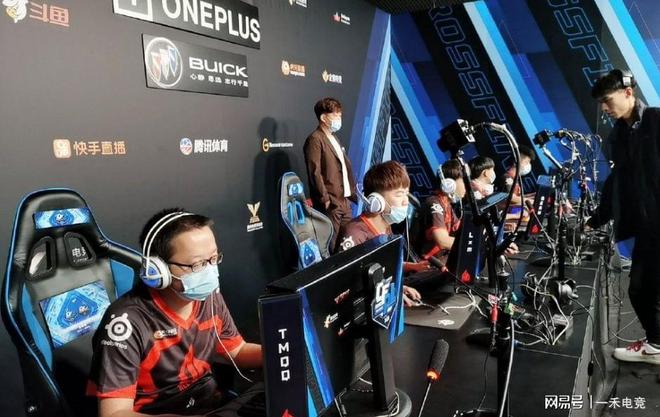 讲或社交媒 讲或社交媒