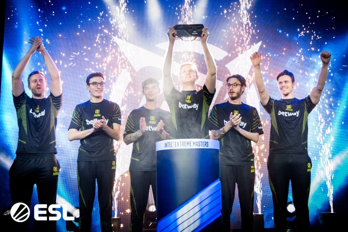 其赛场内外 其赛场内外